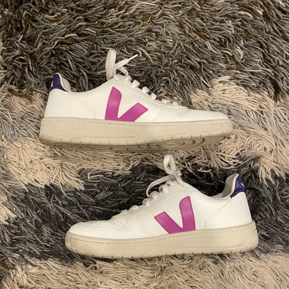 Veja Women's White and Pink Sneakers